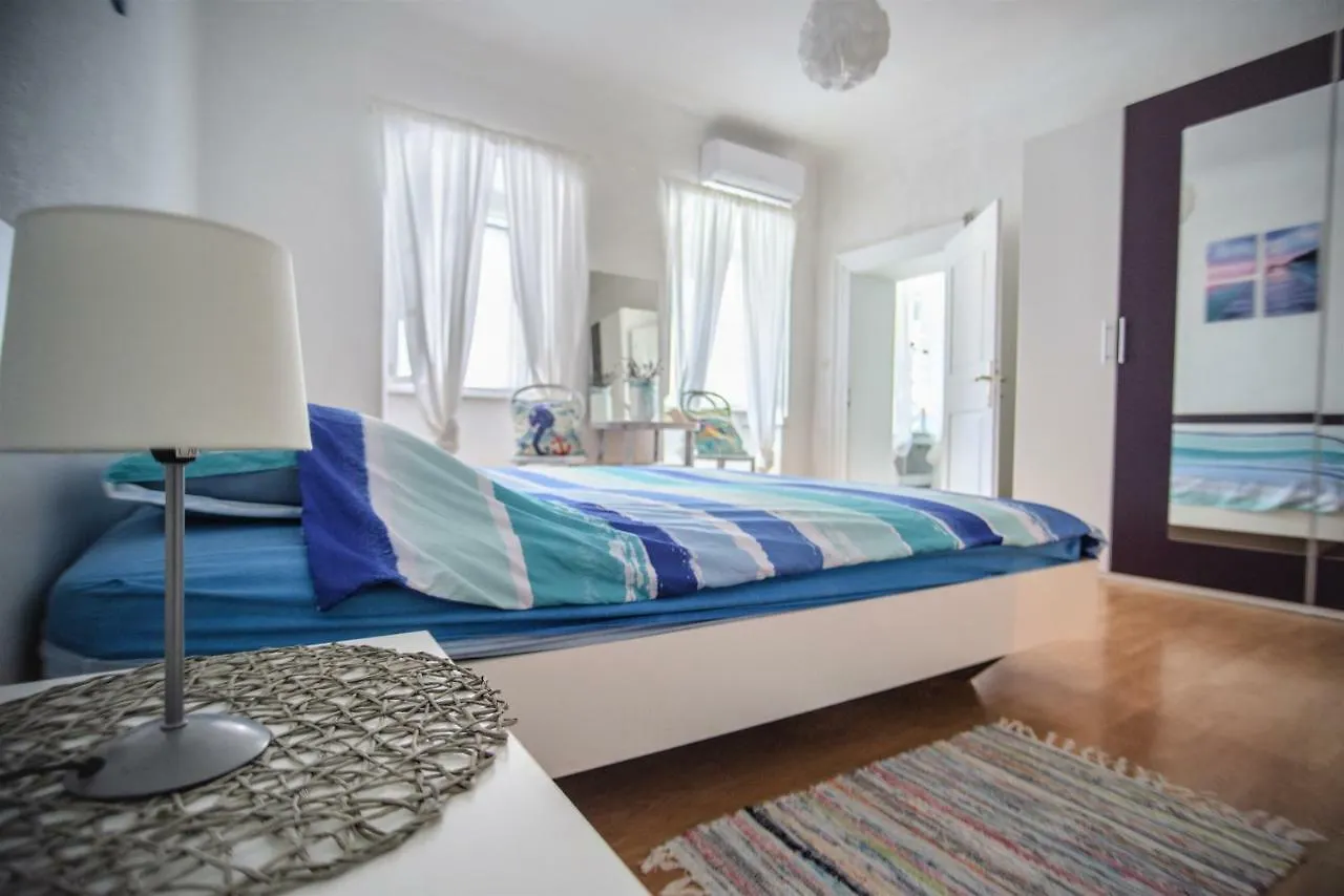 Apartment Dolores Cres